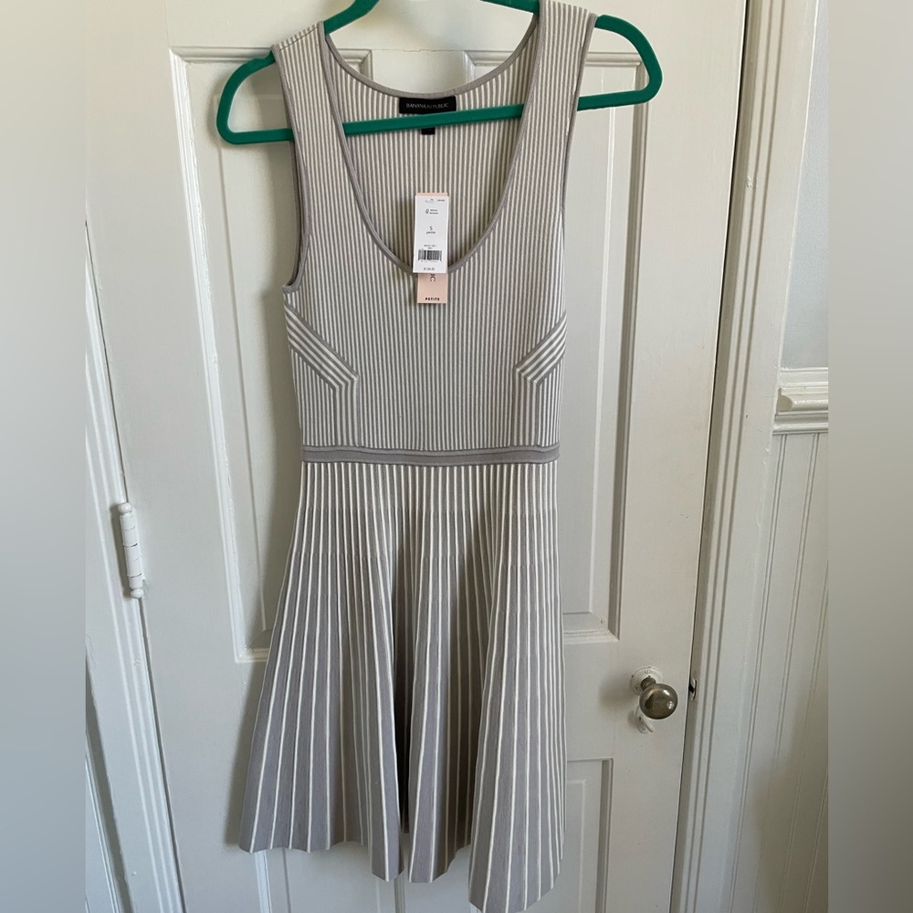 NWT Banana Republic knit dress - Small petite
